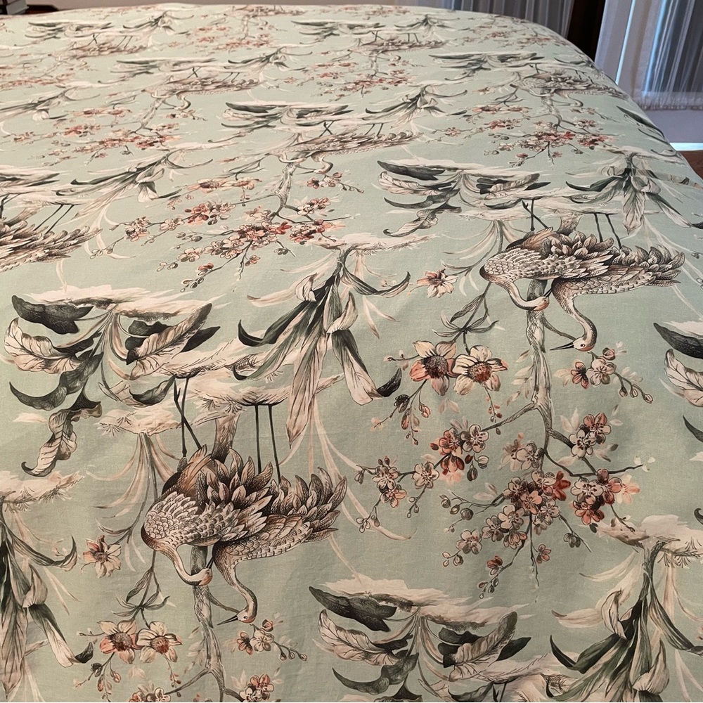 Frontgate Italian made Queen size Floral Duvet Cover in Green and Cream